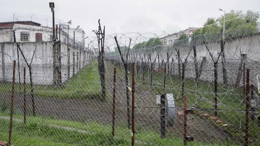 Депутаты приняли в двух чтениях законопроект об амнистии 7630 белорусов. К кому не применят?