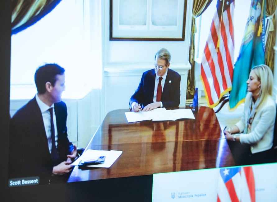 Украина и США подписали меморандум по полезными ископаемым. Когда заключат полноценный договор?