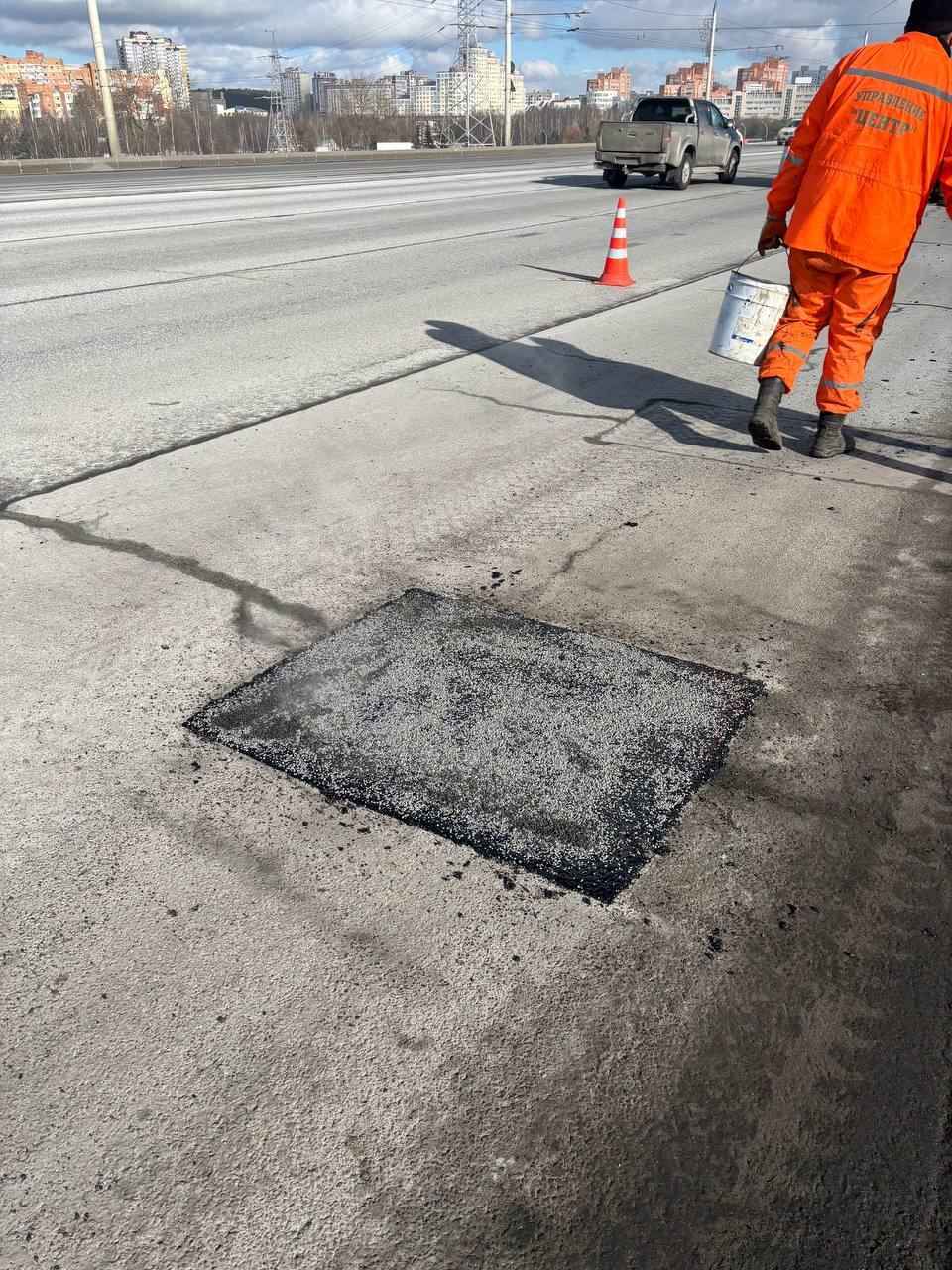 У нас такого безобразия не творят - В Гордорстрое ответили белорусам, почему дороги ремонтируют не сразу. А в дождь и снег можно?