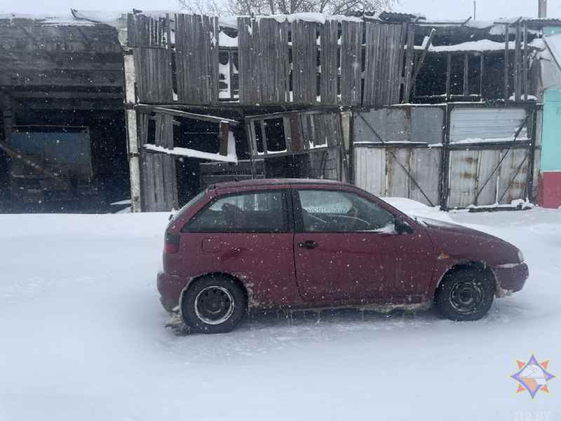 Десятки поваленных деревьев и машины в кювете. МЧС и энергетики рассказали о последствиях апрельских снегопадов