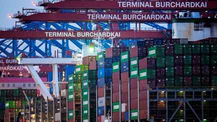 Китай ответил Трампу пошлинами на весь импорт из США. Какая ставка?