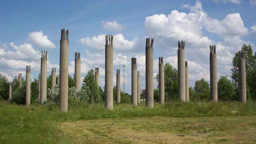 Колонны недостроенного виадука «Олимпийский» в 2005 году были разрушены пять лет спустя