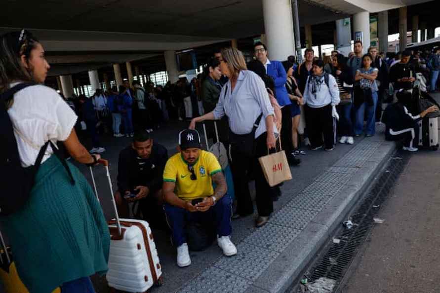 Редкое атмосферное явление - Сразу две страны ЕС остались без электричества