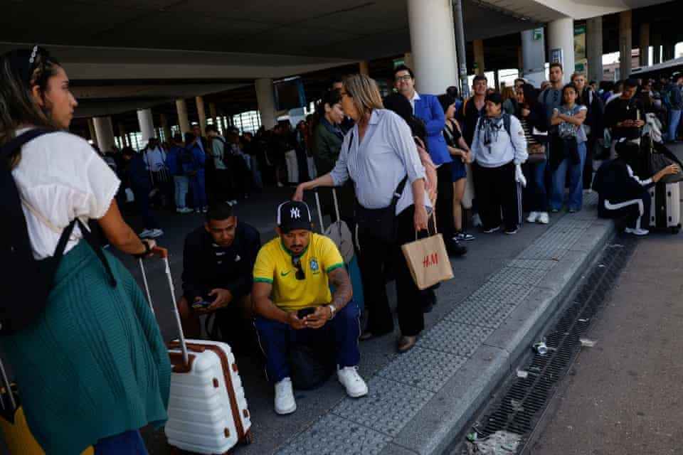 Редкое атмосферное явление - Сразу две страны ЕС остались без электричества