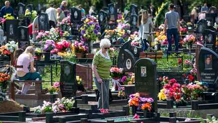 Можно ли на Радуницу плакать, а беременным посещать кладбища? Священник из Слонима развеял 3 популярных мифа