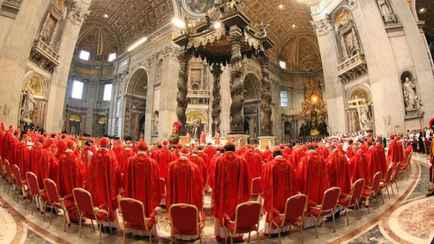 Специальная фольга на окнах. Итальянские СМИ раскрыли, как в Ватикане будут выбирать нового Папу Римского