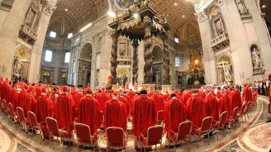 Специальная фольга на окнах. Итальянские СМИ раскрыли, как в Ватикане будут выбирать нового Папу Римского