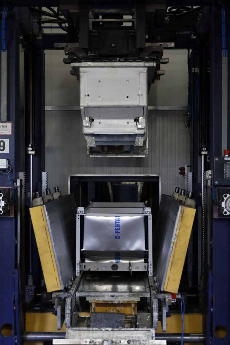 Дорогой материал — На заводе АТЛАНТ рассказали, что в стенках белорусских холодильников