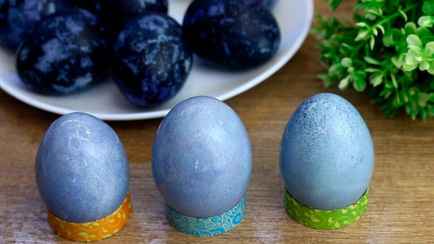 Как натурально покрасить яйца на Пасху в синий цвет? Поможет всего один продукт