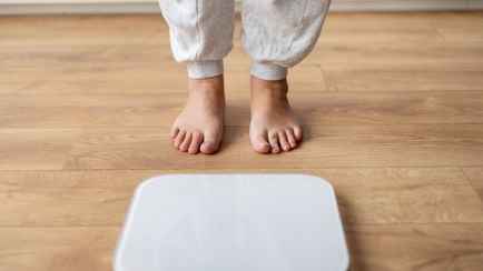 Многие взвешиваются неправильно?  Тренер назвала 5 ситуаций, когда нельзя вставать на весы