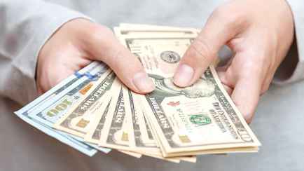 Доллар взобрался на максимум за более чем 3 недели, евро побил месячный рекорд. Что будет с белорусским рублем дальше?