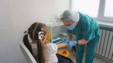 В Польше родители стали откреплять детей из госполиклиник, чтобы «избежать штрафов». Что случилось?