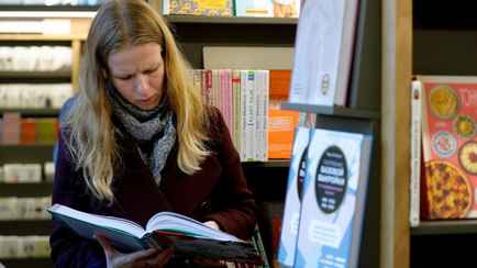 Книги Мураками и жены главы МИД Польши пополнили список запрещенных к продаже в Беларуси