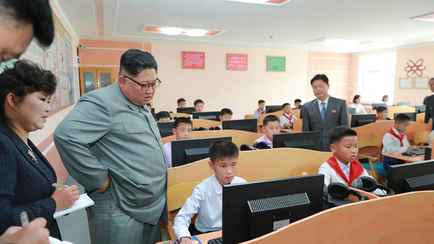 «Переводят зарплату Ким Чен Ыну»? Тысячи айтишников из КНДР устроились в крупнейшие компании США по поддельным документам — Fortune