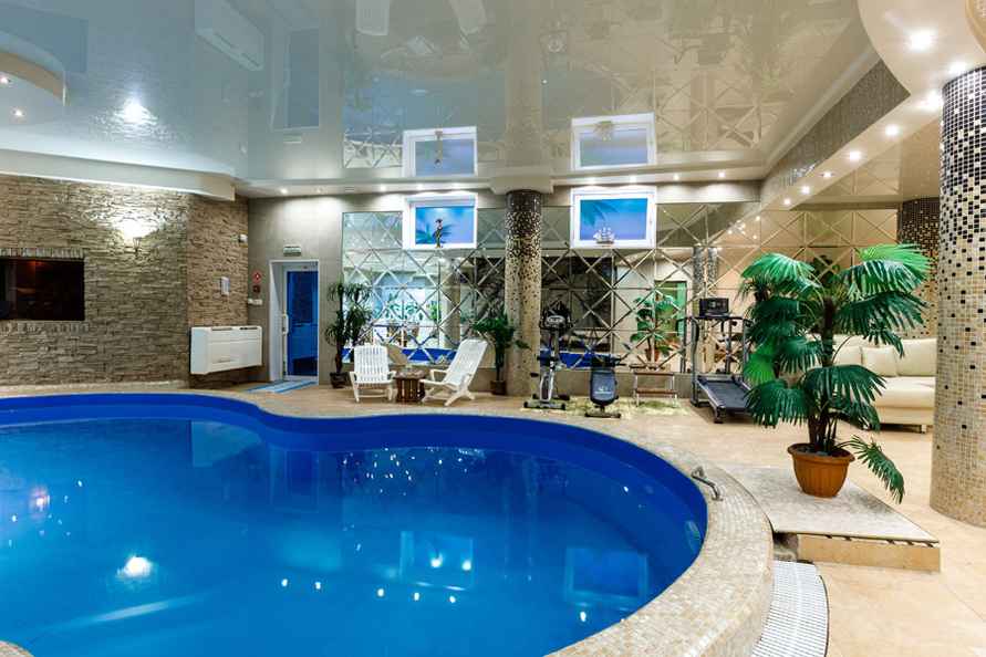 Бассейн в отеле 