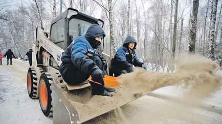 Белорусские учёные предложили больше не посыпать дороги солью зимой. А как обрабатывать против гололёда?