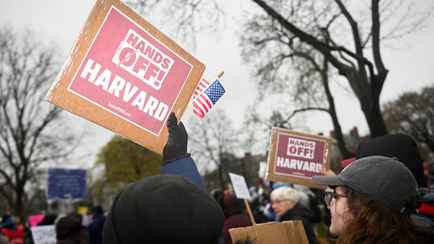 Трамп повздорил с Гарвардом из-за евреев и заморозил гранты на 2,2 млрд долларов