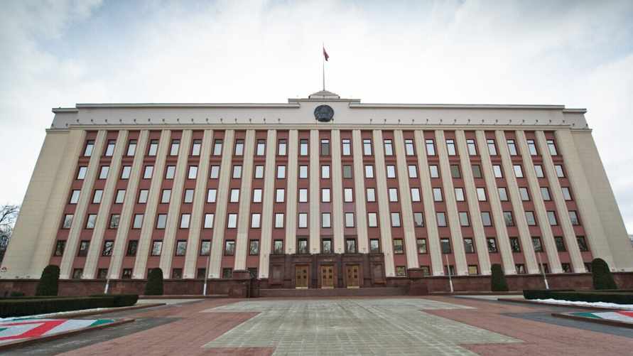 Администрация Лукашенко пообещала создать электронную базу с данными руководителей и госслужащих. Зачем?