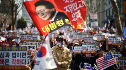 Конституционный суд Южной Кореи поддержал импичмент и отстранил президента от должности