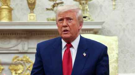 «Отсутствие уважения» — Трамп «немедленно» повысил пошлины для Китая до 125% и объявил «паузу» для «более чем 75 стран»