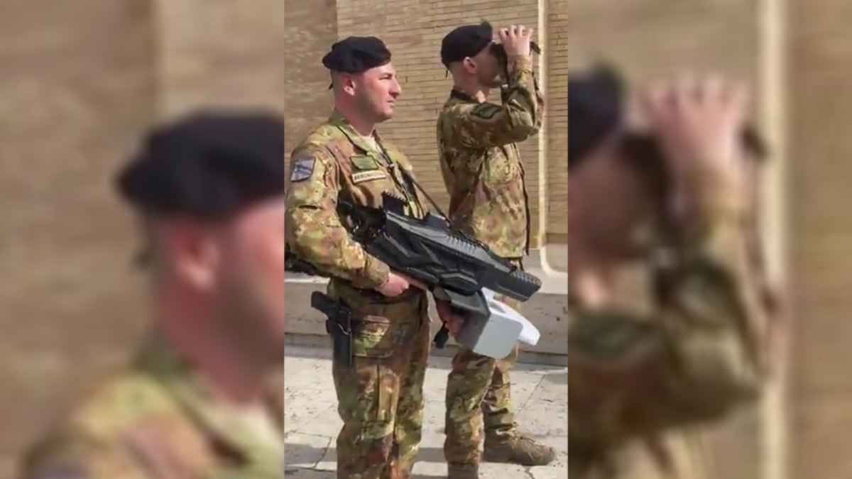 На похоронах Папы Римского заметили охрану с оружием из «Звездных войн». Что за оно?