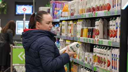 «Превратился в нектар с непонятной ценой» — Белорусы пожаловались на исчезновение известного сока. Производитель ответил