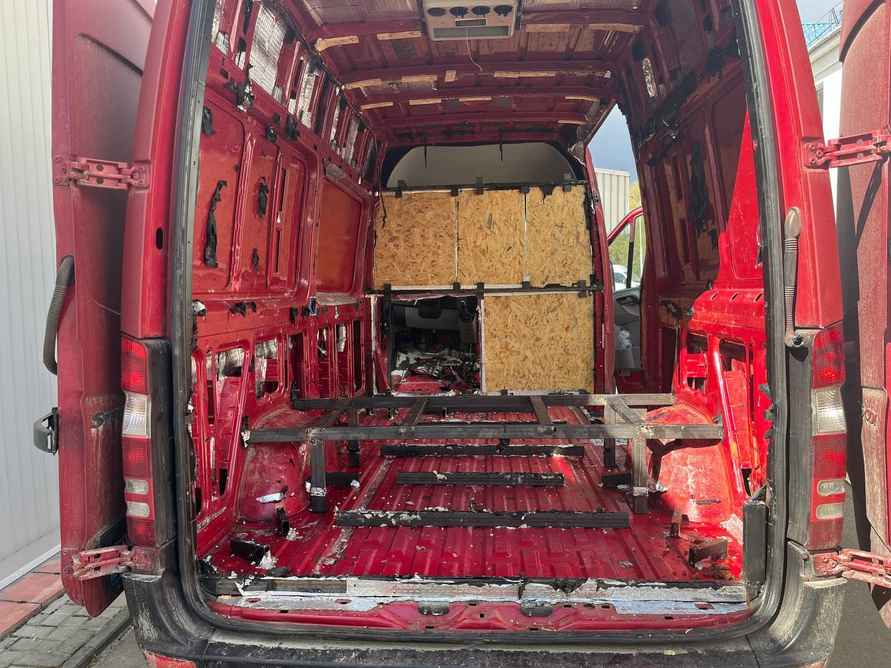 Таможня Беларуси объявила об обнаружении полтонны взрывчатки в машине из Польши