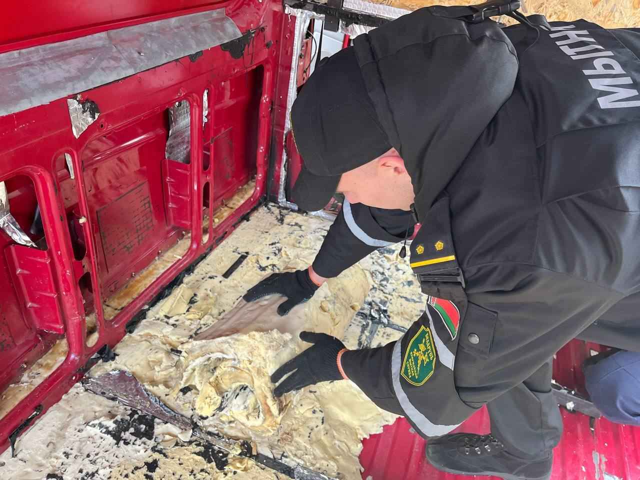 Таможня Беларуси объявила об обнаружении полтонны взрывчатки в машине из Польши