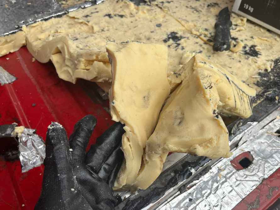 Таможня Беларуси объявила об обнаружении полтонны взрывчатки в машине из Польши