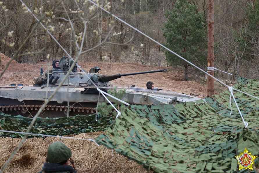 «Есть фактически во всех областях» - Глава Генштаба объяснил, для каких «ноу-хау» в Беларуси создают укрепрайоны