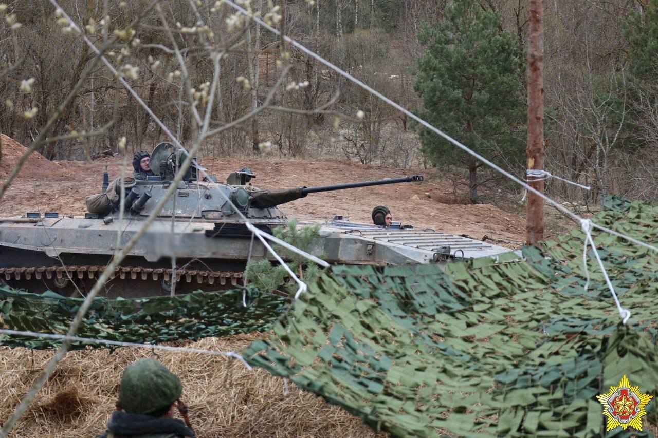 «Есть фактически во всех областях» - Глава Генштаба объяснил, для каких «ноу-хау» в Беларуси создают укрепрайоны