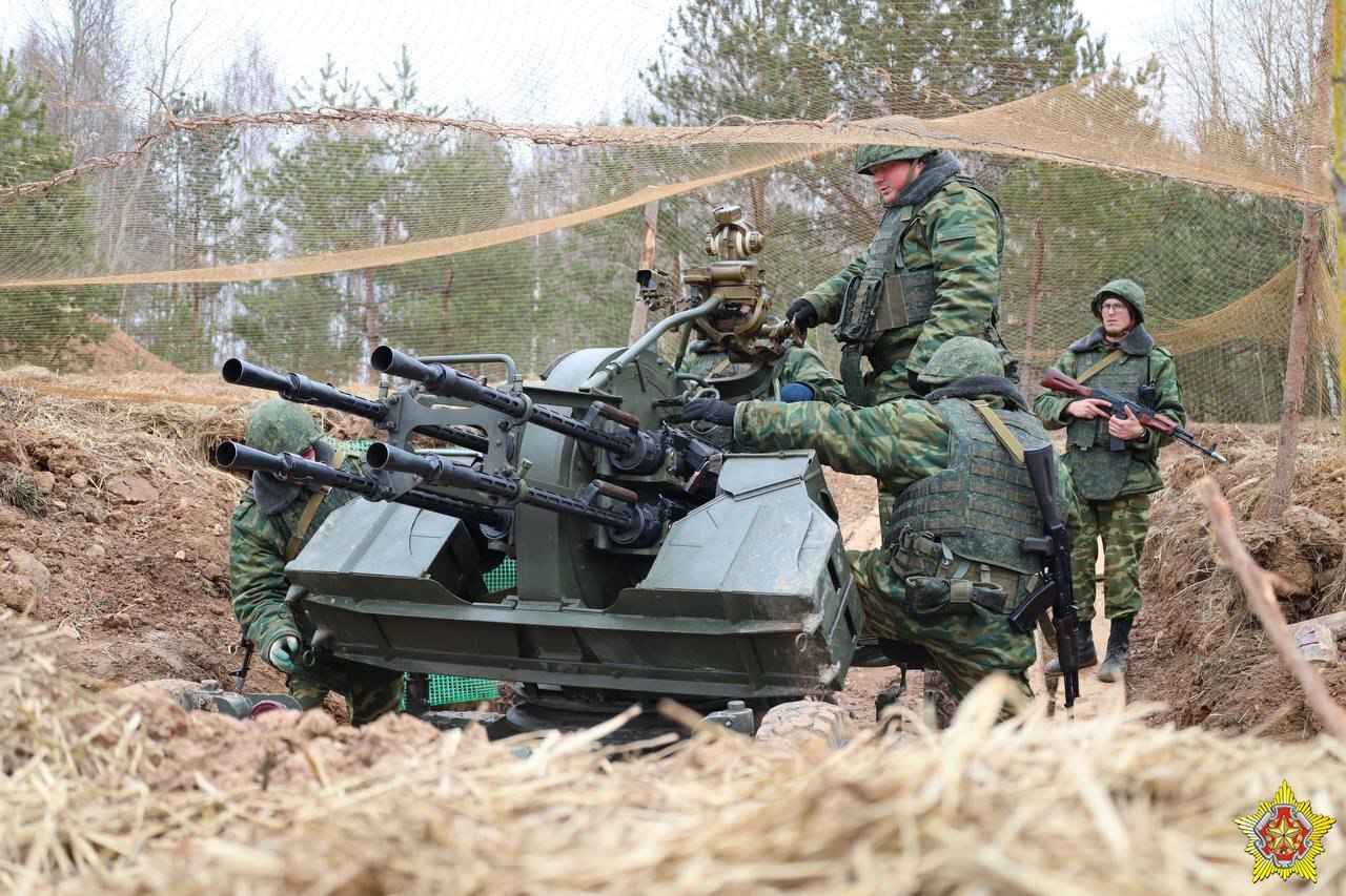 «Есть фактически во всех областях» - Глава Генштаба объяснил, для каких «ноу-хау» в Беларуси создают укрепрайоны