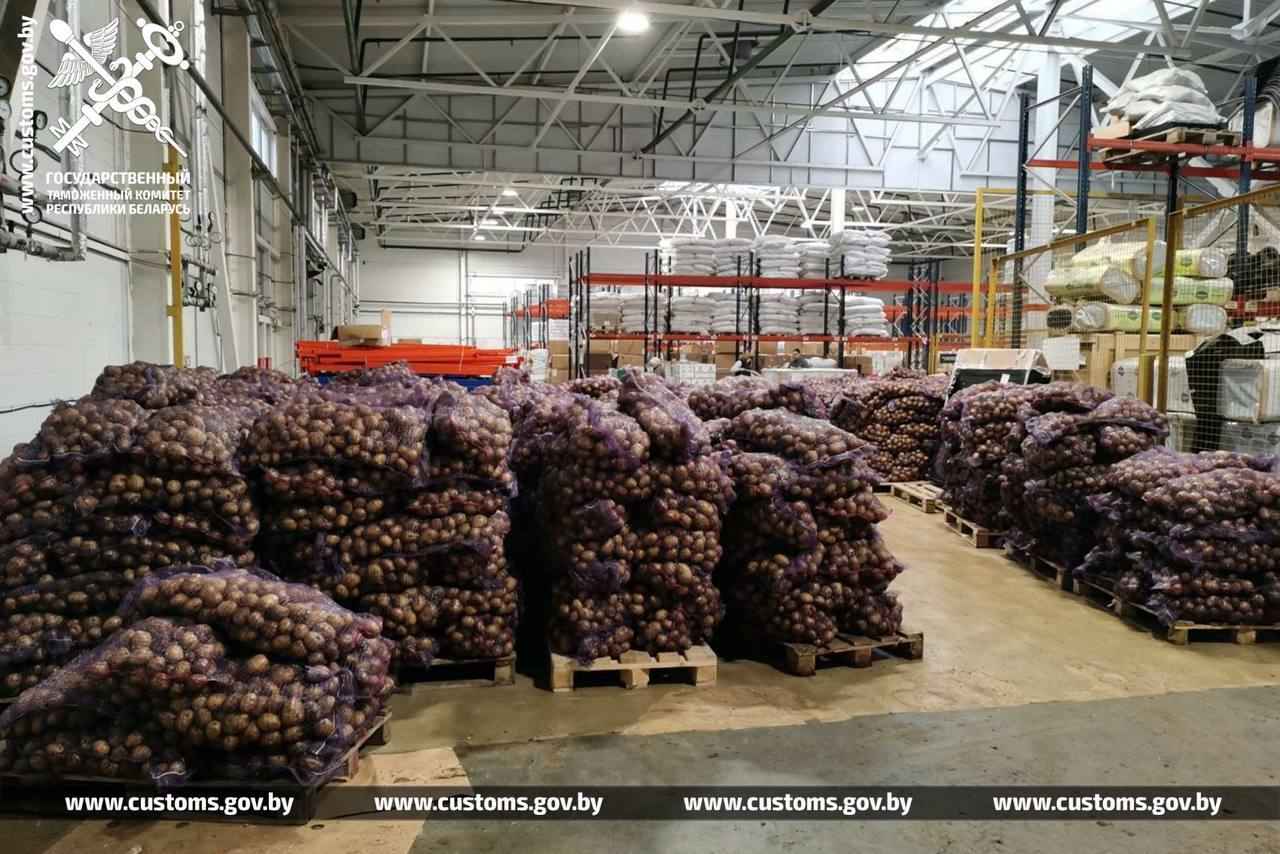 Гомельские таможенники задержали двух россиян за попытку вывезти из Беларуси картошку