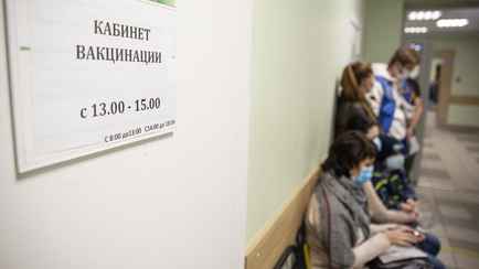 «Мамы боялись» — Минские врачи развеяли 2 мифа о прививках против гриппа и ВПЧ. Сколько белорусов отказываются вакцинироваться вообще?