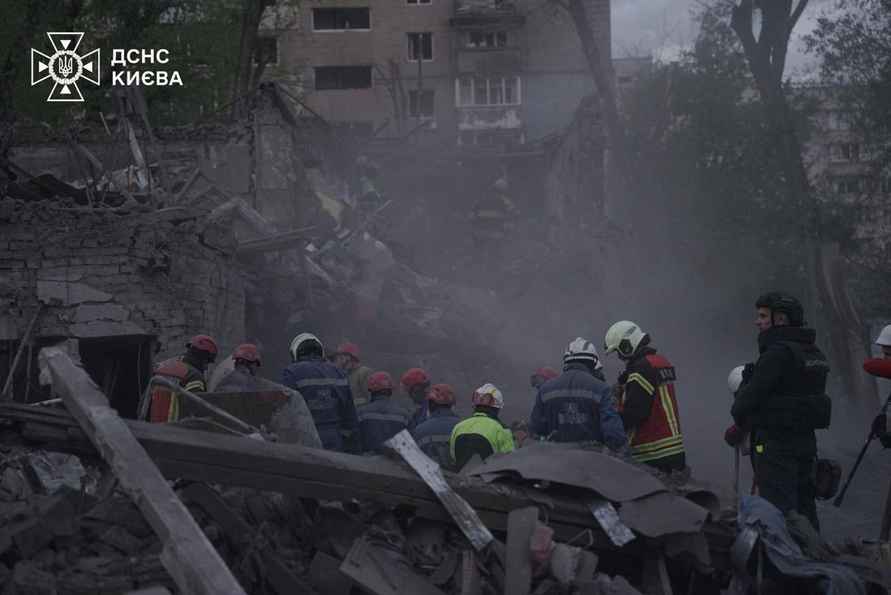 Киев подвергся массированной ракетной атаке - 10 погибших