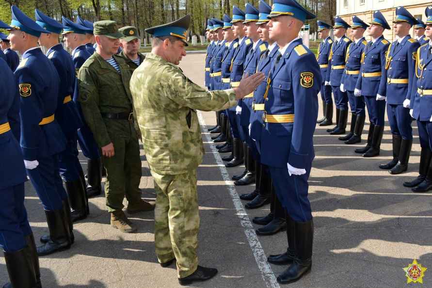 В Беларусь прилетели солдаты Народно-освободительной армии Китая
