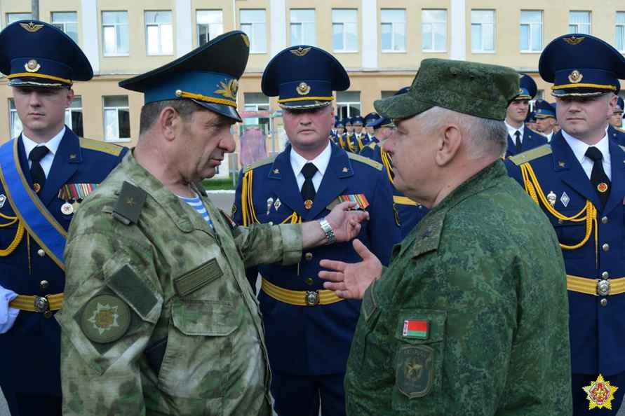 В Беларусь прилетели солдаты Народно-освободительной армии Китая