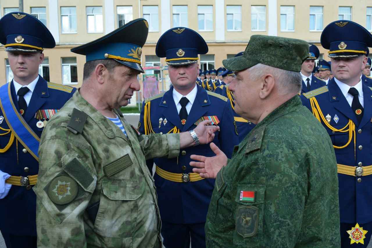 В Беларусь прилетели солдаты Народно-освободительной армии Китая