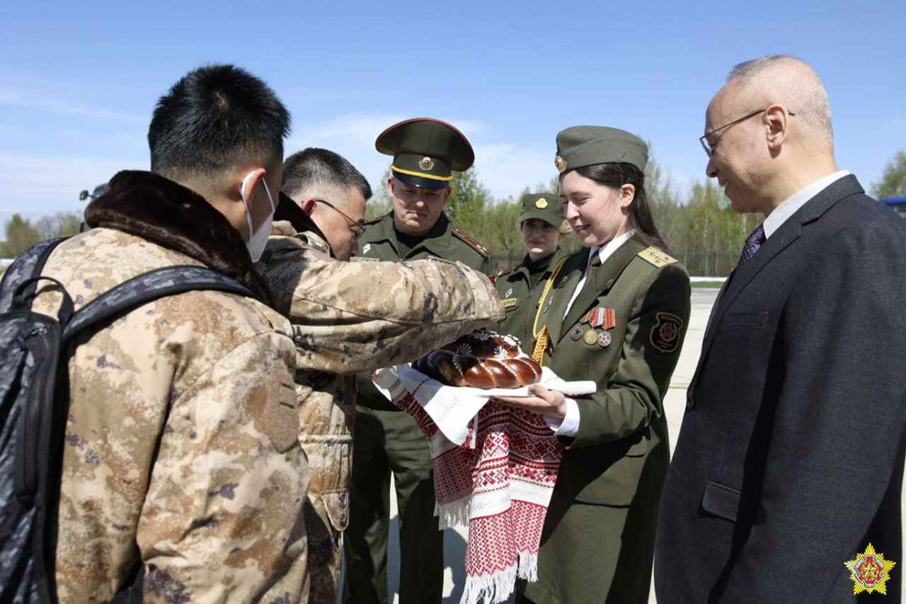 В Беларусь прилетели солдаты Народно-освободительной армии Китая