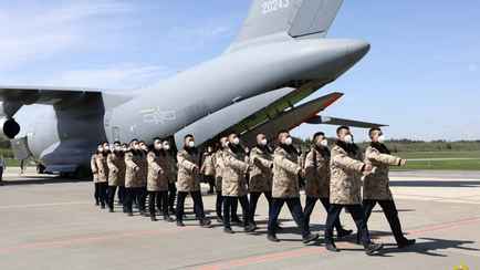 В Беларусь прилетели солдаты Народно-освободительной армии Китая