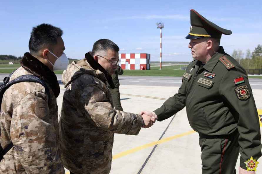 В Беларусь прилетели солдаты Народно-освободительной армии Китая