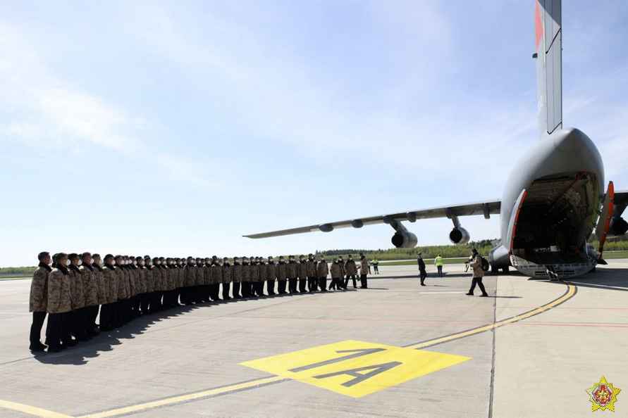 В Беларусь прилетели солдаты Народно-освободительной армии Китая