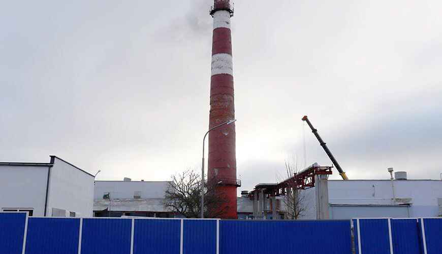 Труба вечером накануне сноса. Фото: ostr-jkh.lpy.by