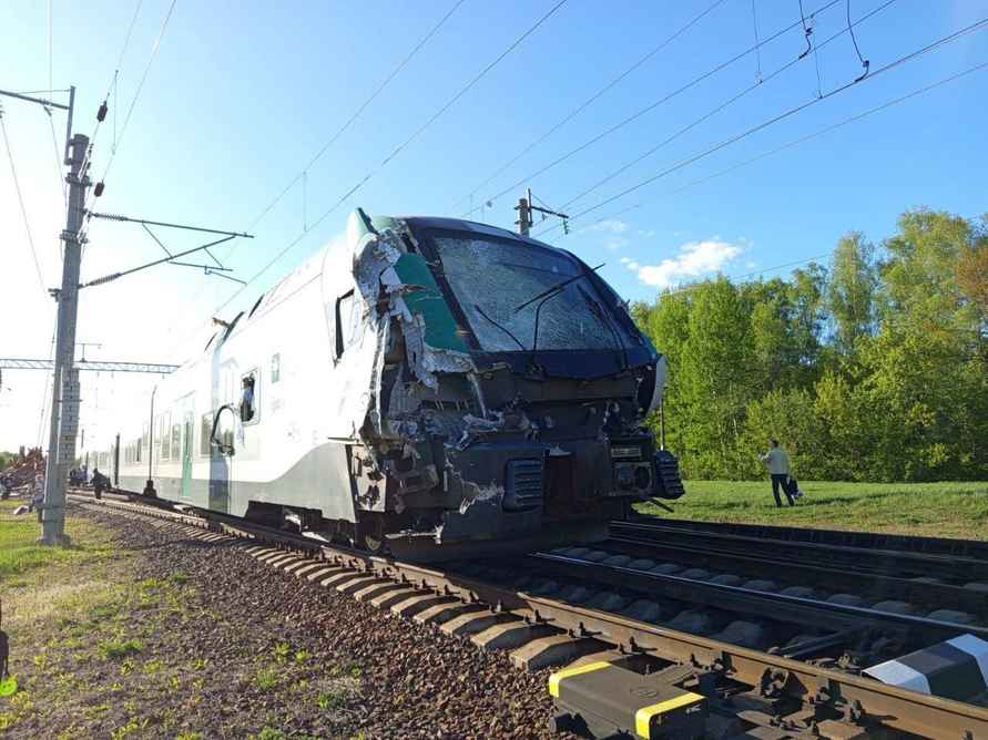 На Гомельщине поезд протаранил лесовоз. БелЖД предупредила о 2-часовых задержках в расписании