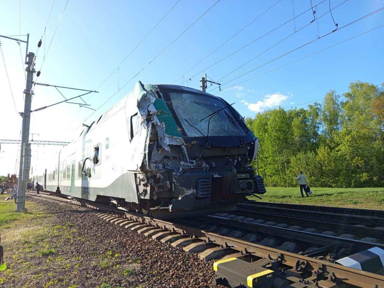 На Гомельщине поезд протаранил лесовоз. БелЖД предупредила о 2-часовых задержках в расписании