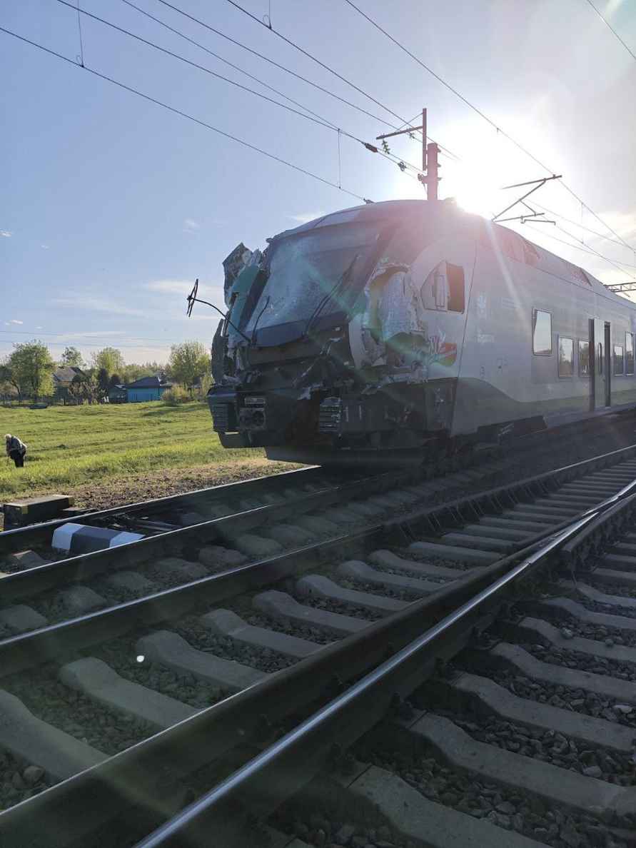 На Гомельщине поезд протаранил лесовоз. БелЖД предупредила о 2-часовых задержках в расписании