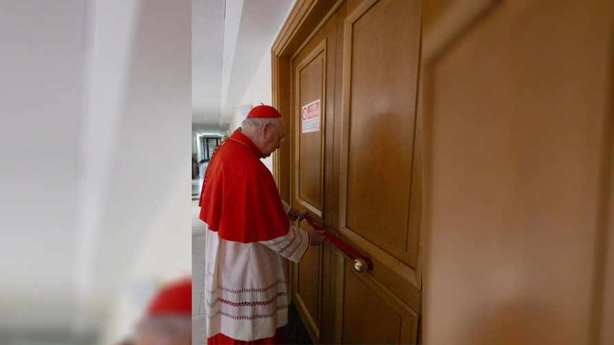 В Ватикане опечатали покои Папы римского
