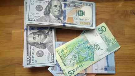 Белорусский рубль укрепился ко всем валютам, кроме российской. На сколько упали доллар и евро?