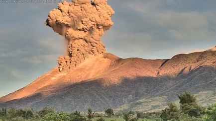 На Филиппинах началось извержение одного из высочайших вулканов — эвакуировали уже 1300 человек