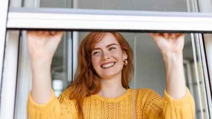 Как вернуть пожелтевшим пластиковым окнам белизну? Поможет домашняя паста из двух ингредиентов